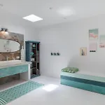 Villa Lunamoon, *