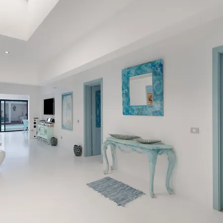 Lunamoon, Вилла