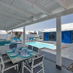 Villa Lunamoon, *